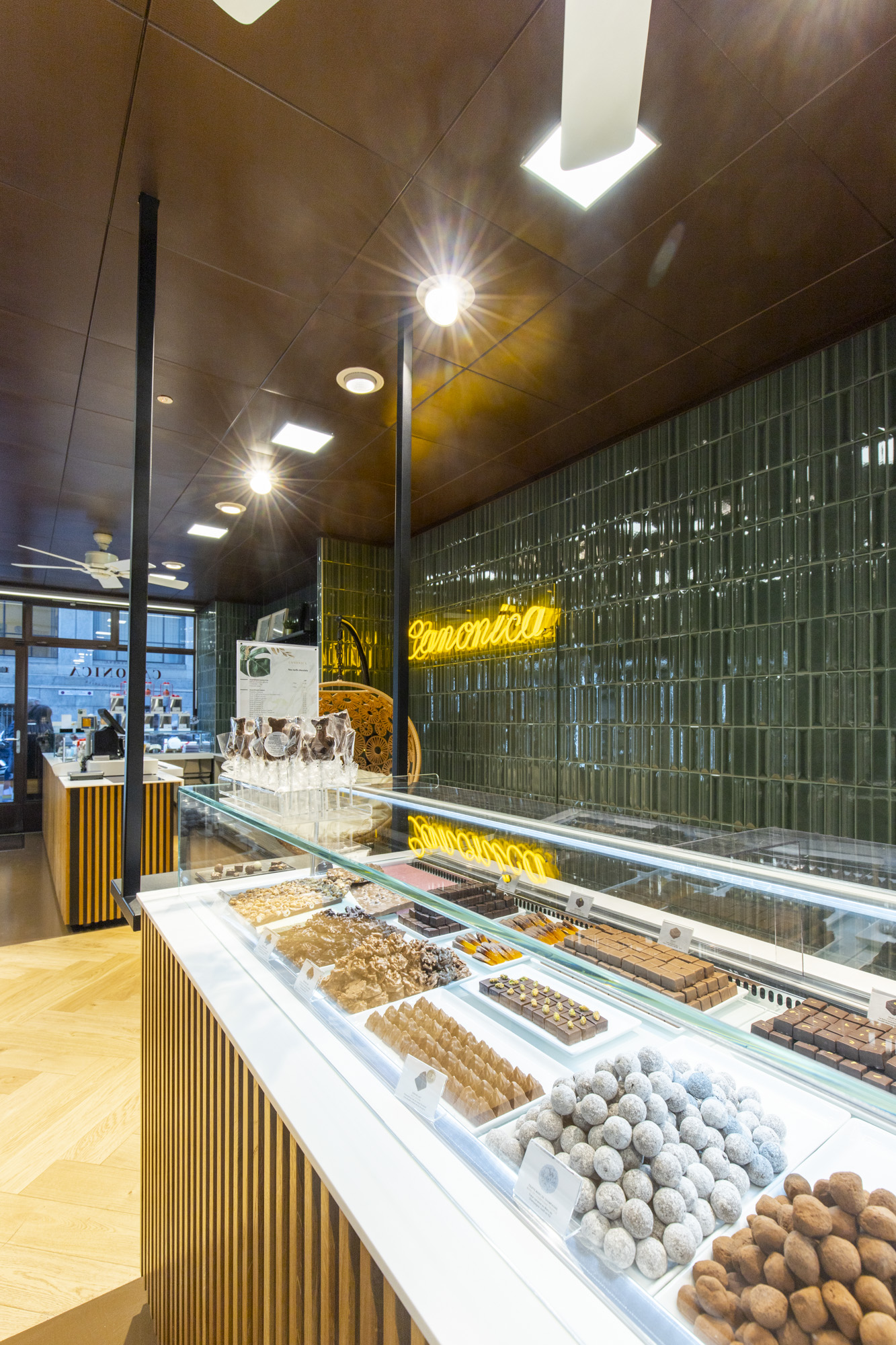 photo d’un projet d’architecte d’intérieur à Genève : la boutique de la chocolaterie Canonica