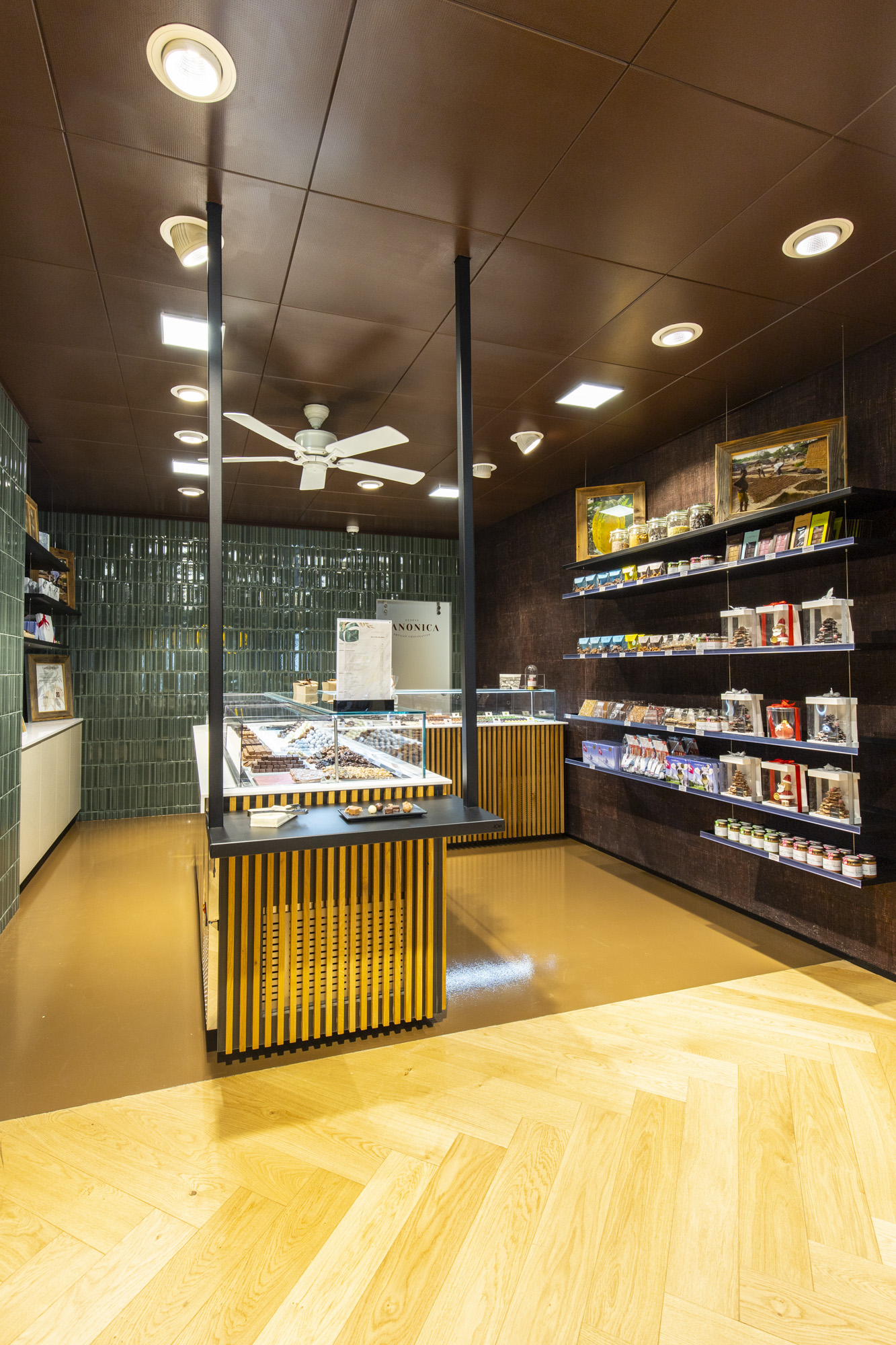 photo d’un projet d’architecte d’intérieur à Genève : la boutique de la chocolaterie Canonica