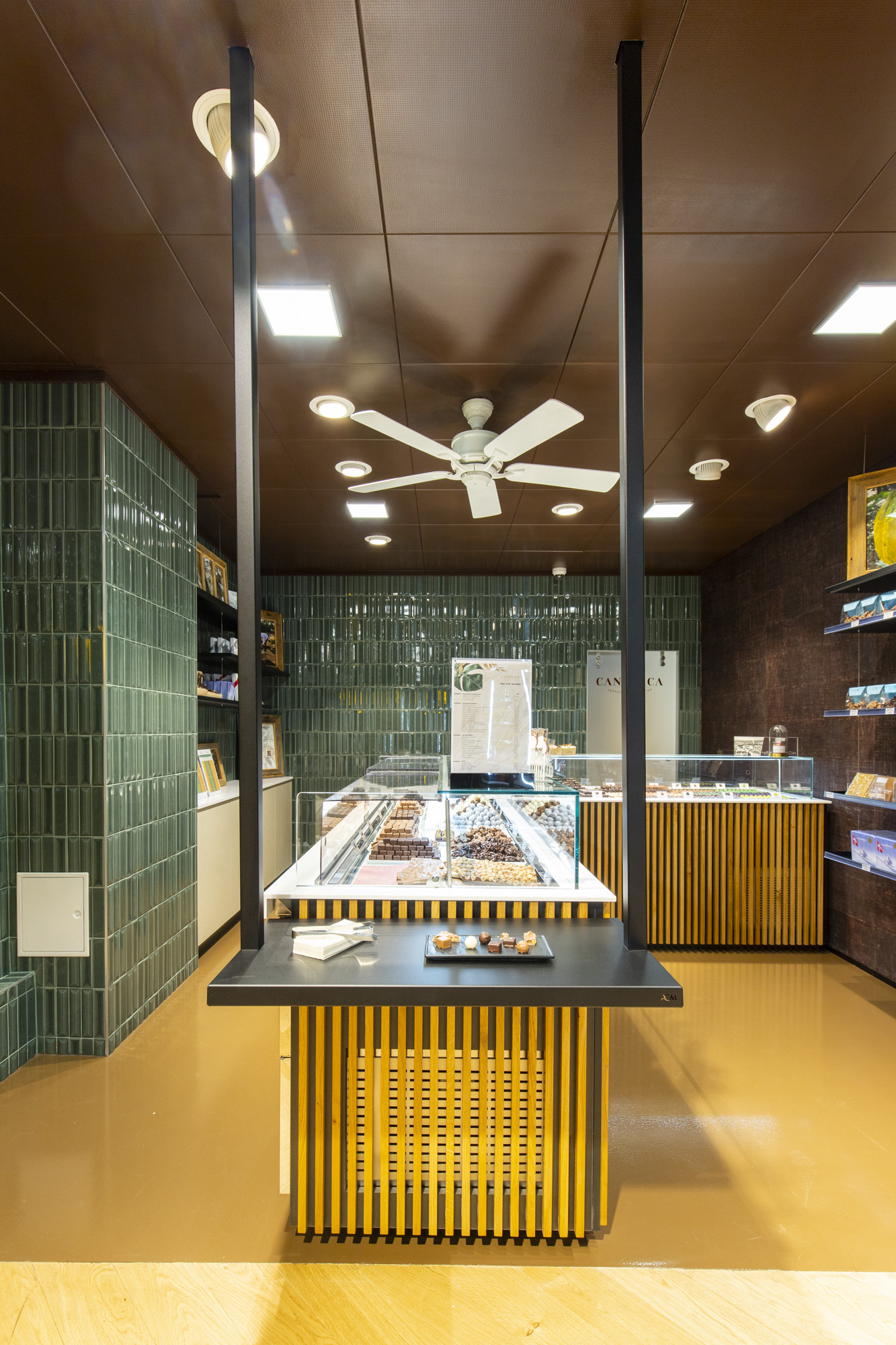 photo d’un projet d’architecte d’intérieur à Genève : la boutique de la chocolaterie Canonica