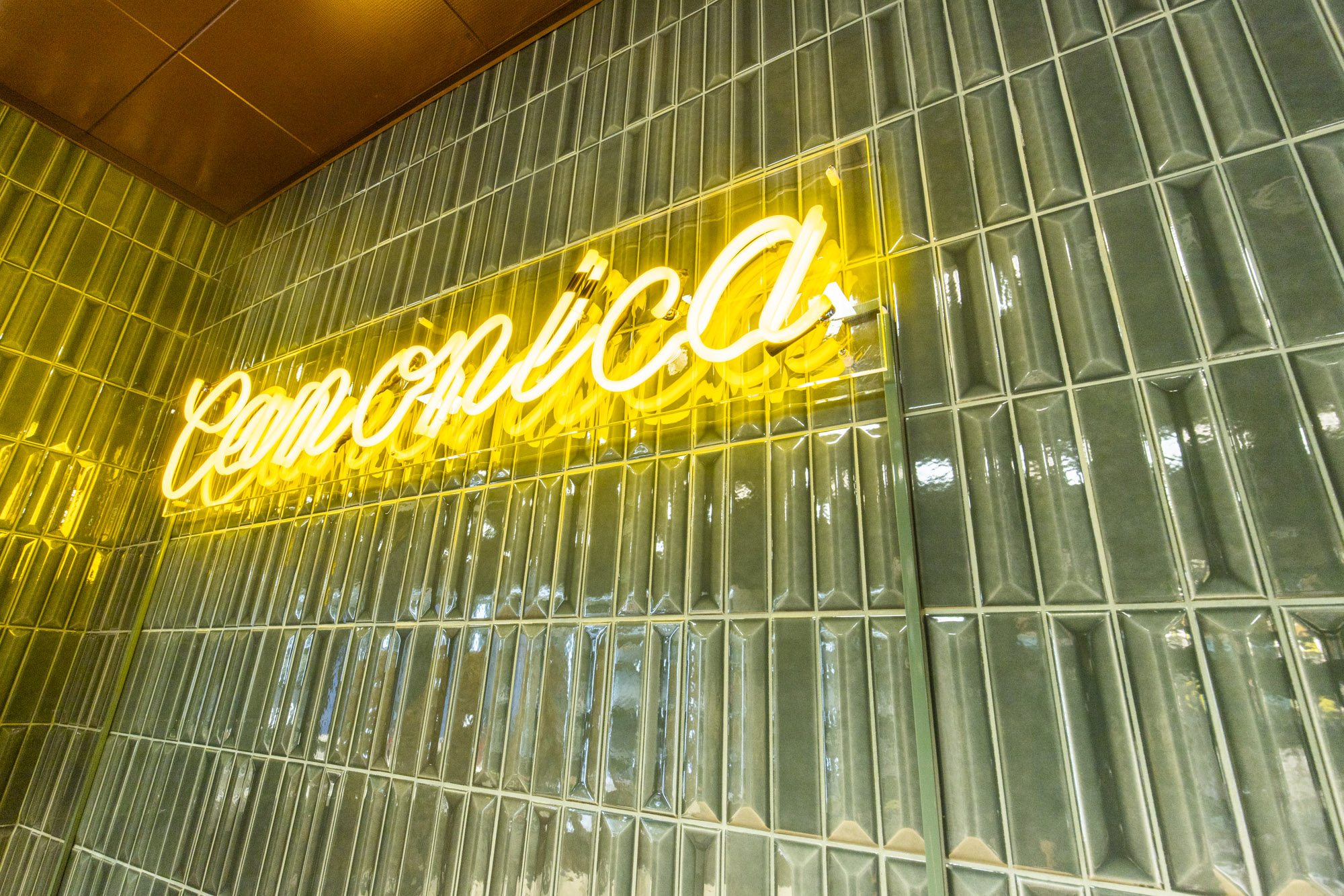 photo d’un projet d’architecte d’intérieur à Genève : la boutique de la chocolaterie Canonica