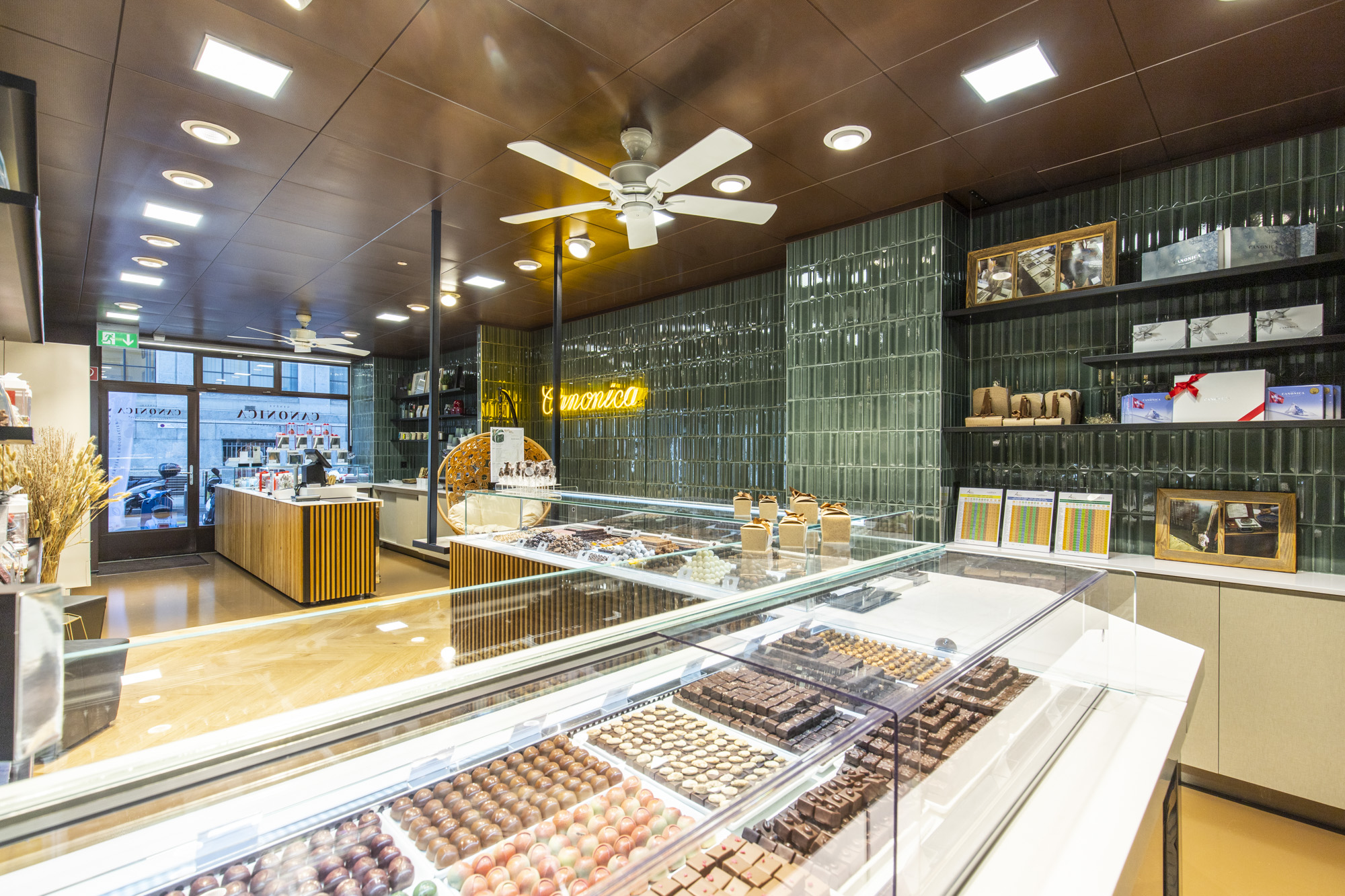 photo d’un projet d’architecte d’intérieur à Genève : la boutique de la chocolaterie Canonica