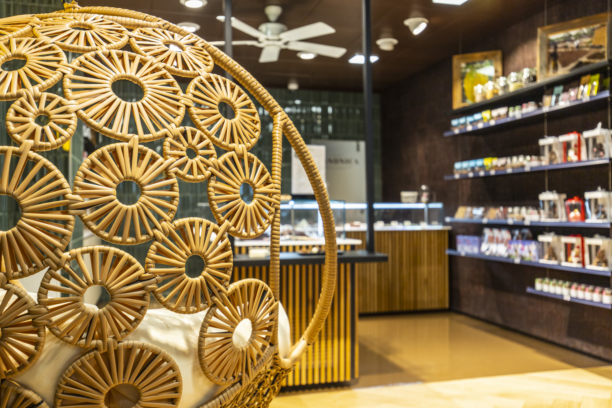 photo d’un projet d’architecte d’intérieur à Genève : la boutique de la chocolaterie Canonica