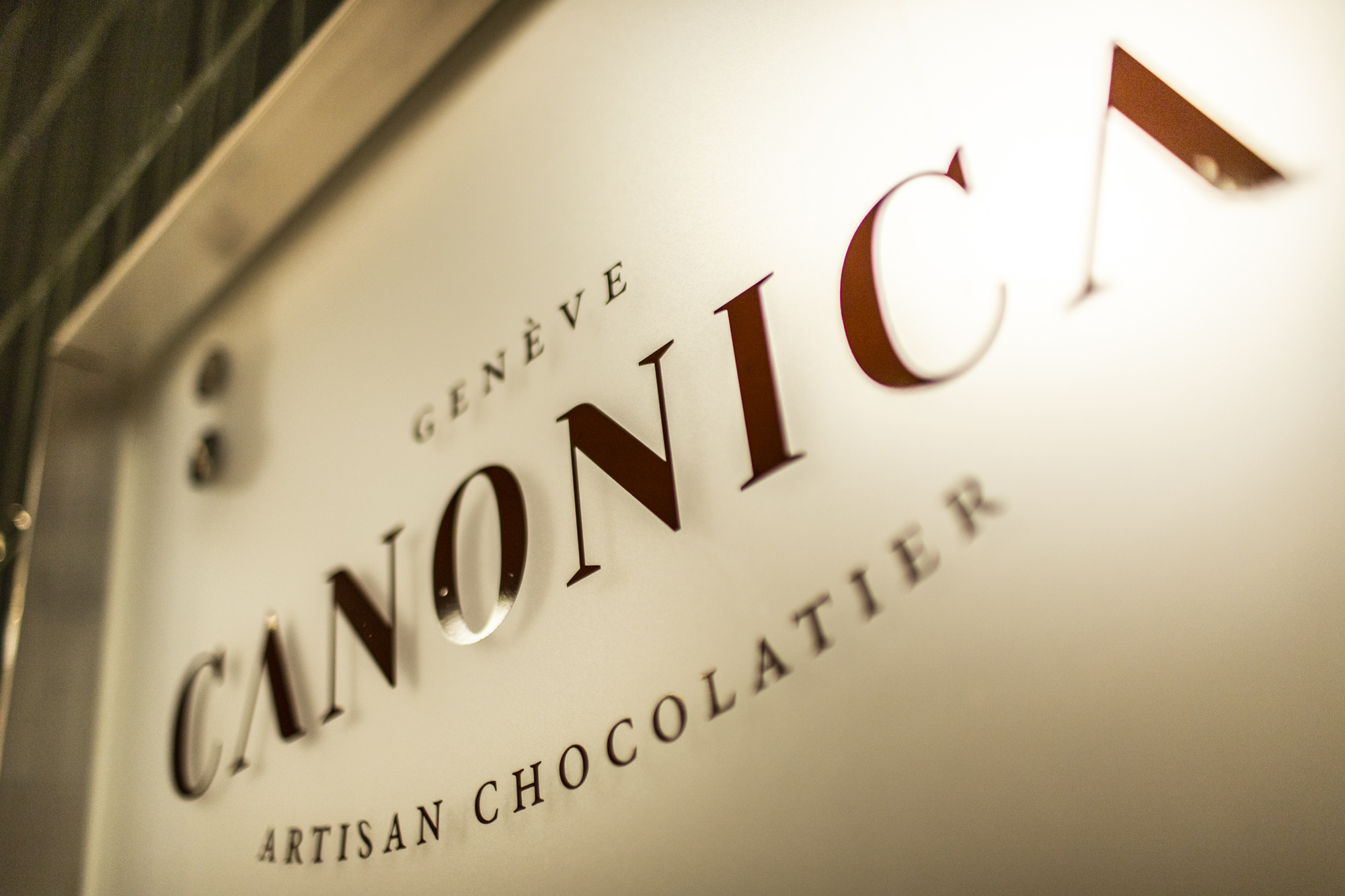 photo d’un projet d’architecte d’intérieur à Genève : la boutique de la chocolaterie Canonica