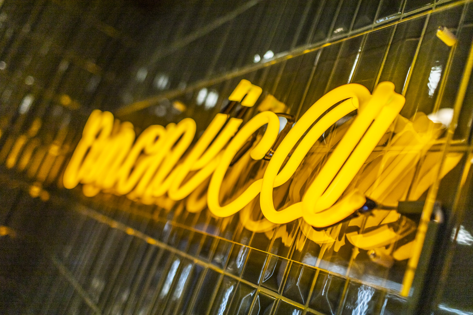 photo d’un projet d’architecte d’intérieur à Genève : la boutique de la chocolaterie Canonica