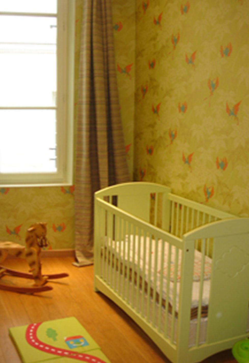 Chambre de bébé d'un appartement ancien à Paris 6ème. Réalisation ID Interior Design par Anne-Laure Ferry-Adam, architecte d'intérieur à Genève.