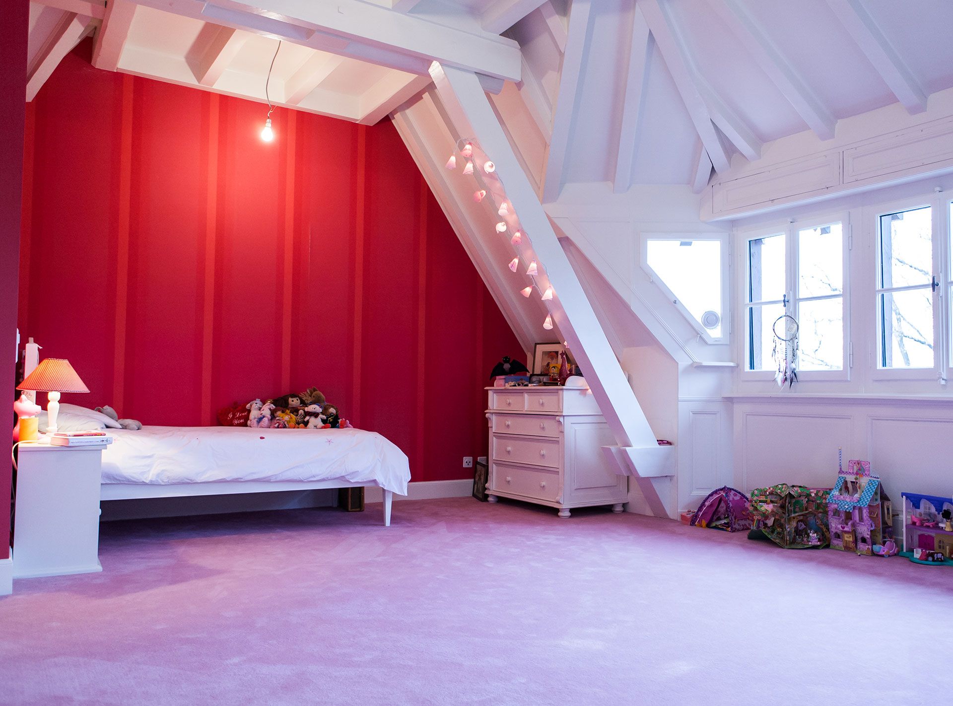 Chambre rose pour fillette d'une maison de maitre à Conches. Réalisation Anne-Laure Ferry-Adam d'ID intérior design, architecte d'intérieur à Genève.