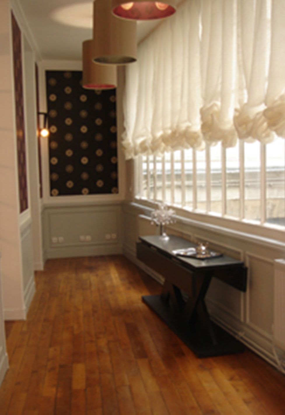 Couloir d'un appartement ancien à Paris 6ème. Réalisation ID Interior Design par Anne-Laure Ferry-Adam, architecte d'intérieur à Genève.