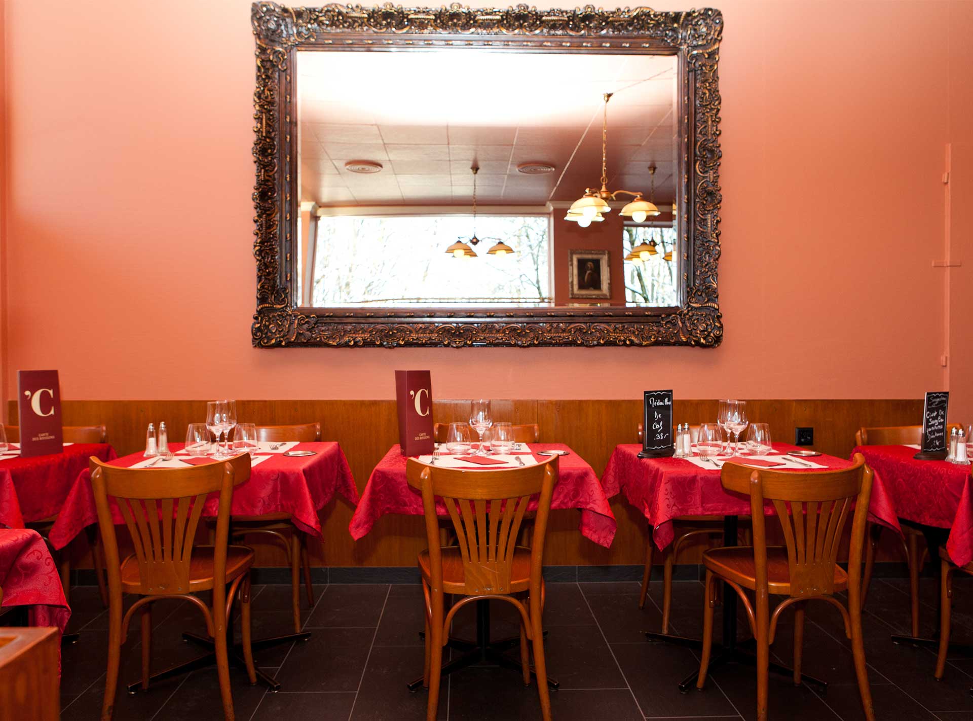 Tables du restaurant le Carrefour à Genève