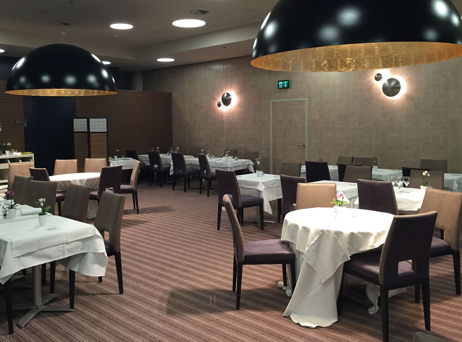 Restaurant Palexpo. Réalisation ID Interior Design, porté par Anne-Laure Ferry-Adam, architecte d'intérieur à Genève.